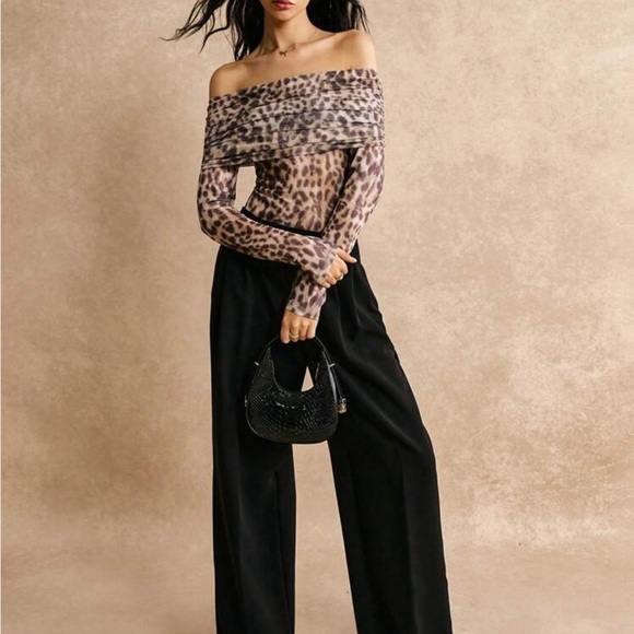 Bundle of New clothes (dresses, pants, shirts) - Picture 6 of 12